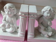 Podpórka do książek - aniołek siedzący 