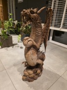 Majestatyczna rzeźba smoka z Perłą Mądrości – drewno Suar, 87 cm