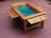 Stolik do gier / planszówek – ręcznie robiony z jesionu, z szufladkami