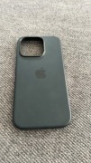 Oryginalne etui Apple do iPhone'a 15 Pro w średnim stanie
