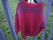 Różowo fioletowy sweterek dziewczęcy,   33 cm szerokość, 41 cm długość