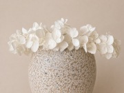 Wianek ze stabilizowanych kwitów hortensji - Aurelia biała 