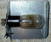Mikrofalówka Sharp R-242; żarówka w oprawie 