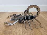 Skorpion ze stali nierdzewnej - ozdoba
