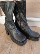 Czarne botki na obcasie 