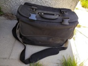 Duża torba typu listonoszka z klamrami Mocnym uchwytem Liczne przegródki