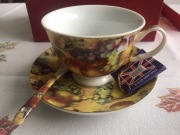 Filiżanka ze spodkiem i łyżeczką QUEEN ISABELL w pudełku England