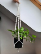 Kwietnik z białego sznurka 