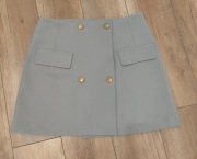 Spódniczka mini ze złotymi guzikami