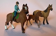 SCHLEICH Koń zestaw 3 figurek koni+jeździec  WYPRZEDAŻ SZAFY 