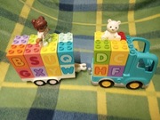 Duplo literki - zestaw auto z przyczepką