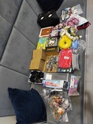 BOX w kategorii DZIECKO – 30 przedmiotów. ZAWAWKI, ozdoby, zegarki,