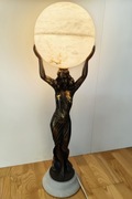 Stylowa Lampa Art Deco – Rzeźba Kobiety z Kulą Świetlną