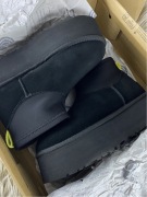 Siema! Mam na sprzedaż kozaki UGG Mini Dipper w rozmiarze 38