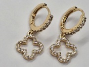 Kolczyki małe koniczynki ażurowe, złote, cyrkonia, stal chir. AVIOREA