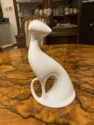 Figurka kota Royal Dux Bohemia – porcelana sygnowana, modernistyczna
