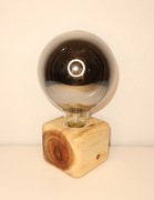 Biurkowa lampka z drewna mango rękodzieło