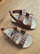 Sandałki brązowe dziecięce marki Carters