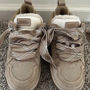 UGG Lowmel Sand 38