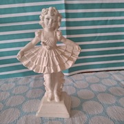 Figurka ceramiczna lalki 