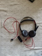 Słuchawki plantronics z przyciskiem wyłączenia dźwięku i wyciszaniem szumów