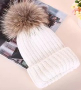 Czapka zimowa z jenotem naturalnym