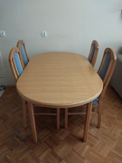 Stół z krzesłami