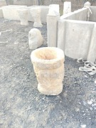 Donica kamienna z piaskowca