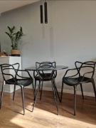 Nowoczesny designerski zestaw: okrągły stół + 3 czarne krzesła Loft