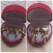 2 pary kolczyki serce i kokardki kolor złoty wkręty sztyfty stal okazja