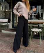 Czarne klasyczne eleganckie spodnie z szerokimi nogawkami