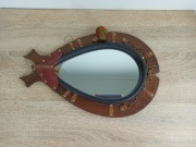 Lustro w drewnianej ramie