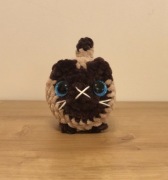 Ręcznie robiony na szydełku kotek Ragdoll kieszonkowy