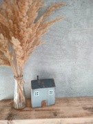 Drewniany domek szary dekoracja