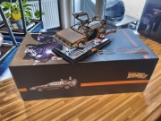 Kolekcjonerski 1/20 DeLorean Time Machine Back to the Future (z wadą)