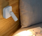 Lampka nocna LED z reflektorem obrotowym