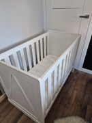 Łóżeczko Pinio Marie 120x60 + materacyk Hilding Dobranocka