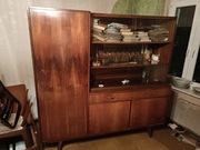 Szafa z witryną i szufladami. 