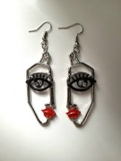 Awangardowe abstrakcyjne nowoczesne kolczyki twarz oczy usta nowoczesne art