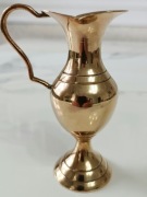 Mosiężny wazon, dzbanuszek, naczynie na wodę.