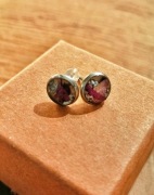 Drobne kolczyki sztyfty z prawdziwą piwonią |Idealne na prezent