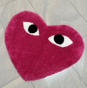 Dywan Homemade inspirowany Comme des Garçons Play