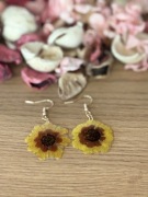 Kolczyki kwiaty naturalne w żywicy żółte