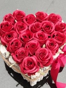 Stroik na grób cmentarz pomnik wiązanka sztuczne róże w kształcie serca 