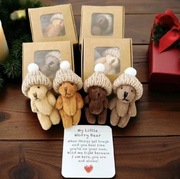 Mały miś prezentowy w pudełku - styl skandynawski