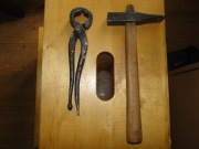 NARZĘDZIA STARE ZABYTKOWE, OBCĄŻKI I MŁOTEK