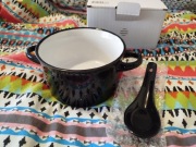 Czarna miska ceramiczna z łyżką 550ml garnuszek 