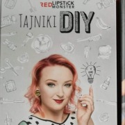Tajniki DIY Red Lipstick Monster 