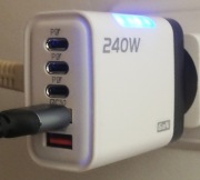 Ładowarka GaN 240W z kablem do szybkiego ładowania 100W