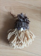 Skrzat, piękna maskotka, ozdoba wykonana ręcznie z włóczki.Wysokść 11 cm 